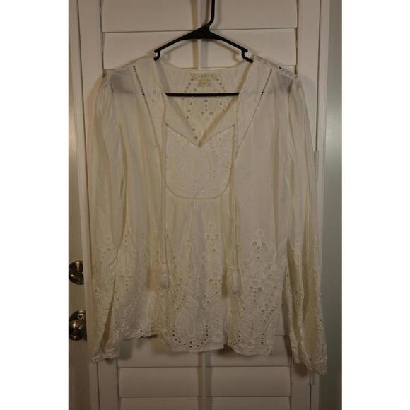 Adivia Tops - Adivia BOHO white Eyelet long-sleeve top with a v neck size Large